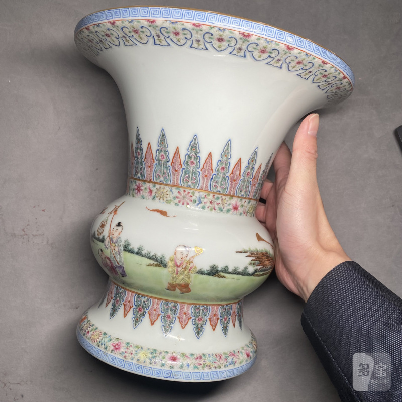 民国 粉彩麟趾呈祥婴戏图盘口尊一对 - 图17